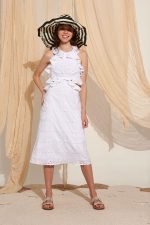 Εξώπλατο φόρεμα κιπούρ με βολάν