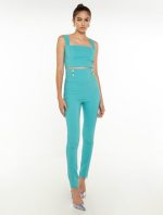 Σετ Τοπ με τετράγωνη λαιμόκοψη με 'Ισιο παντελόνι με κουμπιά