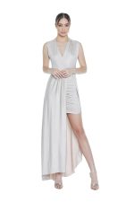 Αμάνικο φόρεμα ACHIRD με χιαστί λαιμόκοψη και καρφίτσα και μαζεμένη φούστα - Image 2