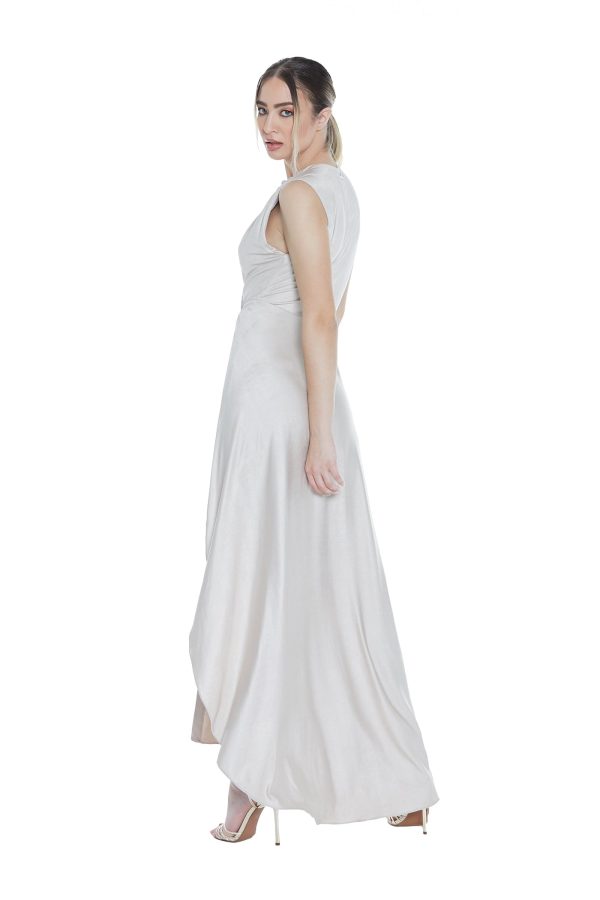 Αμάνικο φόρεμα ACHIRD με χιαστί λαιμόκοψη και καρφίτσα και μαζεμένη φούστα - Image 3