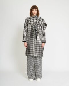 CHECKED COAT WITH WIDE COLLAR