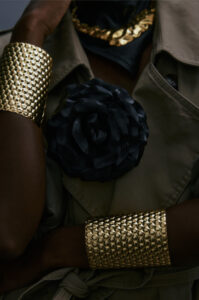 BLACK FLOWER BROOCH - Image 2