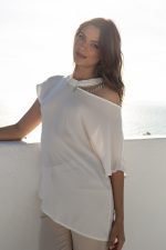 Μπλούζα ασύμμετρη με κόψιμο στον ώμο ιβουάρ