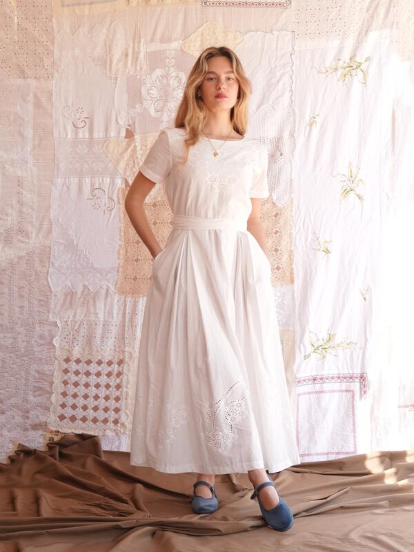 IMG_9404 moineau φόρεμα σε λευκό - Image 1