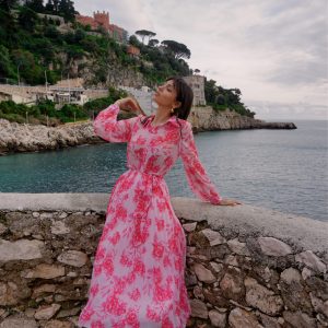 Εμπριμέ πλισέ μιντι φόρεμα