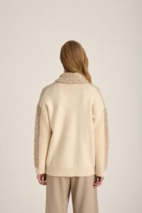 Short Duffle Knit Cardigan with fluffy texture - Image 2