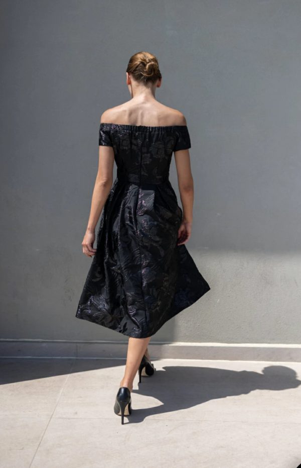 Φόρεμα μπροκαρ με ντεκολτέ σε σχήμα καρδιάς - Image 4