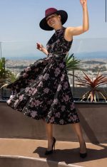 Φόρεμα μίντι με ανοιχτή πλάτη