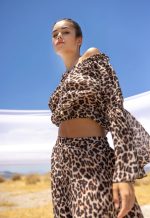 Σετ. Μπλούζα animal print με ακάλυπτους ώμους Με Παντελόνα animal print - Image 3