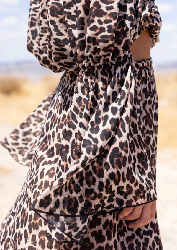 Σετ. Μπλούζα animal print με ακάλυπτους ώμους Με Παντελόνα animal print - Image 6