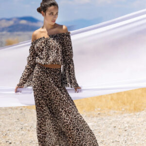 Σετ. Μπλούζα animal print με ακάλυπτους ώμους Με Παντελόνα animal print