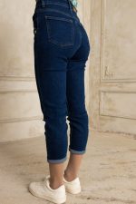 Παντελόνι τζιν σε στενή γραμμή με χρυσά κουμπιά - Image 3