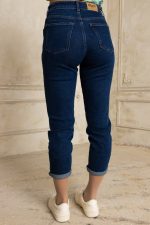 Παντελόνι τζιν σε στενή γραμμή με χρυσά κουμπιά - Image 4