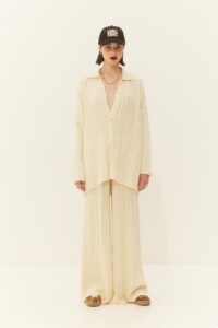 Σετ Olivia Cardigan with Πλεκτή ζακέτα Σχέδιο πλεξούδα με γιακά στο λαιμό Μονόχρωμο γκρι Long length Φαρδύ - boxy fit Κλείσιμο με κουμπιά στο κέντρο εμπρός - Image 4