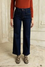 Παντελόνι τζιν ψηλόμεσο σε ίσια γραμμή