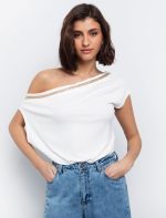 Ασύμμετρη μπλούζα με αλυσίδα