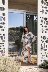 Φόρεμα κρουαζέ με εμπριμέ floral σχέδια μπεζ - Image 3