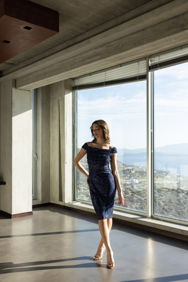 Φόρεμα εφαρμοστό με σχέδια από παγιέτα μπλε - Image 2