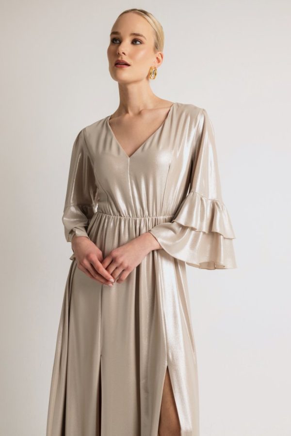 Φόρεμα μονόχρωμο με λαιμόκοψη V και φραμπαλά στα μανίκια σαμπανιζέ - Image 2