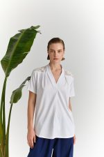 Λευκή μπλούζα δαντέλα στους ώμους - Image 2