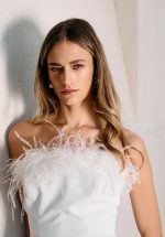 Φόρεμα στραπλες με πούπουλα - Image 4