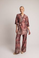 Σετ εμπριμέ με ιδιαίτερο μοτίβο φούξια