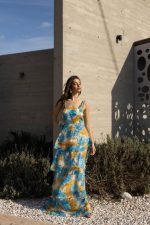 Φόρεμα με παγιέτα στο μπούστο και βολάν μπεζ - Image 2