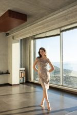 Φόρεμα εφαρμοστό με σχέδια από παγιέτα σαμπανιζέ - Image 2