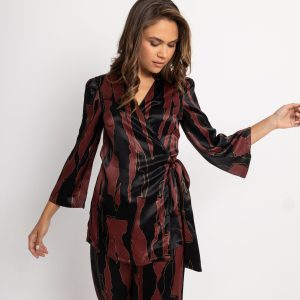 Σετ κρουαζέ με χρυσές λεπτομέρειες μπορντώ