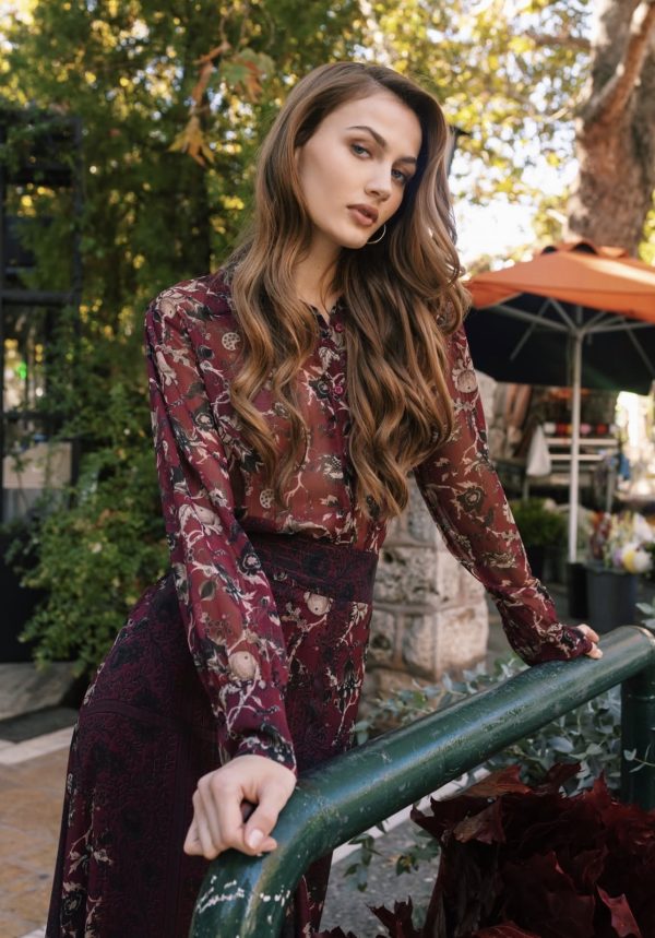 Σετ με ιδιαίτερα floral σχέδια και άνισο βολάν στη φούστα μπορντώ - Image 1