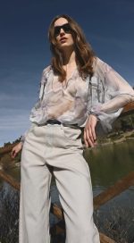 Φλοράλ μπλούζα με βολάν