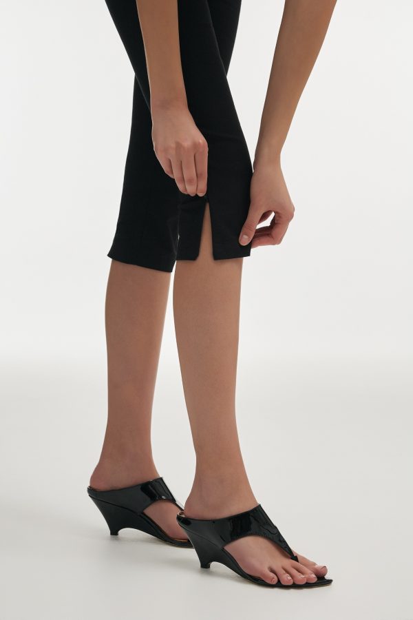 LOLITA CAPRI TROUSERS BLACK - Image 4