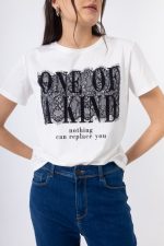 Λευκό Κοντομάνικο Μπλουζάκι με Τύπωμα “One of a Kind” & Δαντέλα (Αντιγραφή) - Image 2