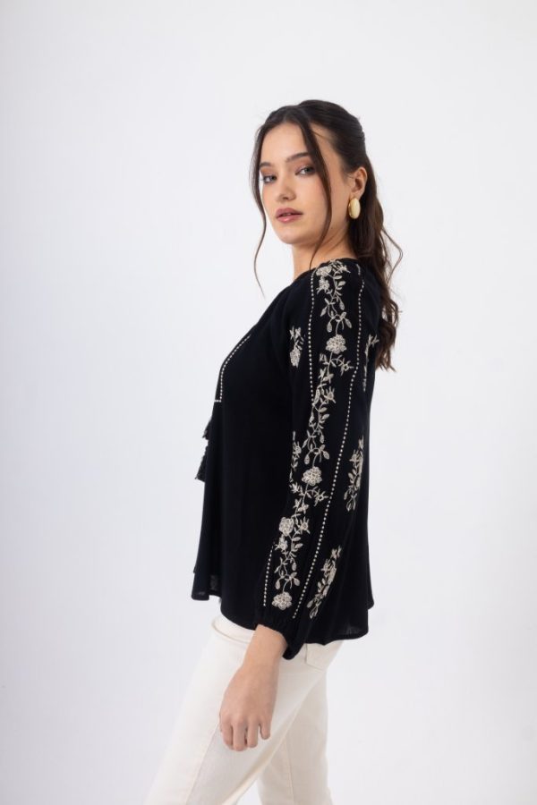 Μοντέρνα Μαύρη Μπλούζα με Κορδονάκι & Σούρες - Image 2