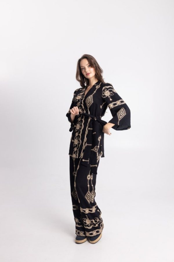 Σετ Κρουαζέ μαύρο με χρυσές λεπτομέρειες - Image 1