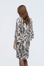 Φόρεμα σάκος με εντυπωσιακό print - Image 3