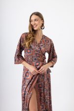 Maxi Κρουαζέ Φόρεμα Σομόν με Γεωμετρικό Print & Άνοιγμα στο Πλάι