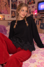 Μαύρο  Πουλόβερ με Δαντέλα στο Τελείωμα και Κλειστή Λαιμόκοψη