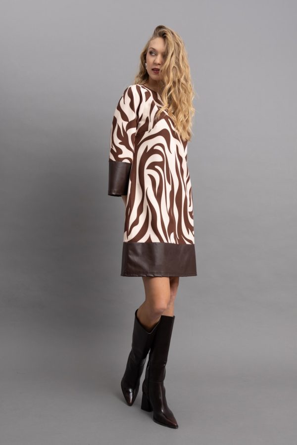 Καφέ Statement Φόρεμα με Abstract Animal Print και Δερματίνη - Image 3
