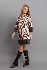Καφέ Statement Φόρεμα με Abstract Animal Print και Δερματίνη - Image 2