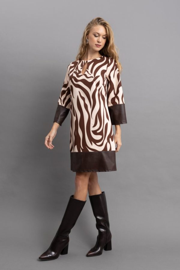Καφέ Statement Φόρεμα με Abstract Animal Print και Δερματίνη - Image 2